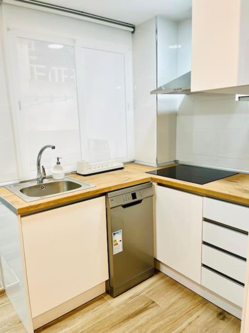 New Spacious And Cozy Apartment - Málaga Buitenkant foto
