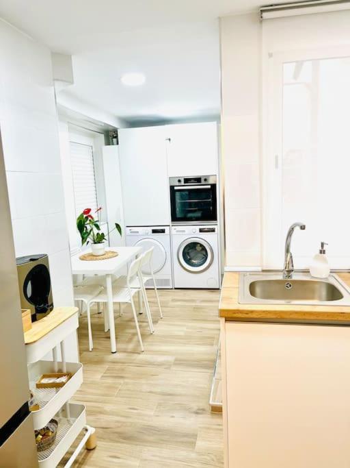 New Spacious And Cozy Apartment - Málaga Buitenkant foto